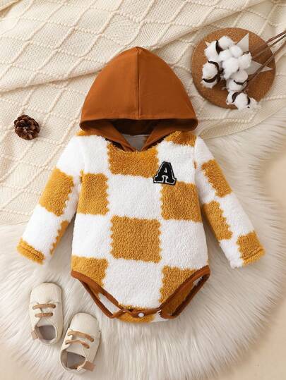 男婴舒适休闲加厚格子连帽抓绒连体衣，适合秋冬季穿着