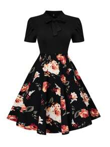 SHEIN Clasi 大碼印花繫帶領洋裝 - 黑色 - 查看 1