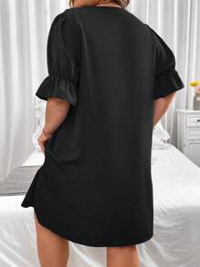 Calvaya 大碼素色喇叭袖直筒洋裝 - 黑色 - 查看 2