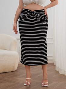 SHEIN Essnce 大碼條紋圖案前扭結半身裙 - 黑與白 - 查看 5