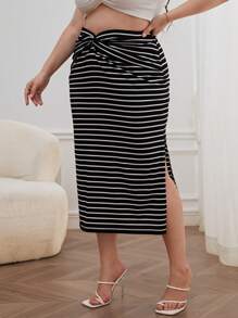 SHEIN Essnce 大碼條紋圖案前扭結半身裙 - 黑與白 - 查看 1
