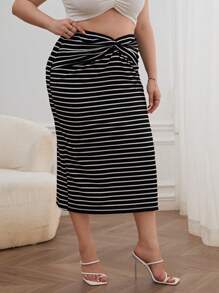 SHEIN Essnce 大碼條紋圖案前扭結半身裙 - 黑與白 - 查看 4