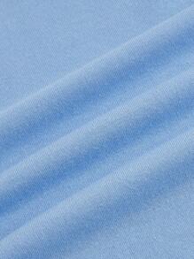 SHEIN EZwear Camiseta de manga corta ajustada con cuello redondo, bajo recortado, patrón de eslogan y letras casual, apta para el verano - Celeste - Ver 4