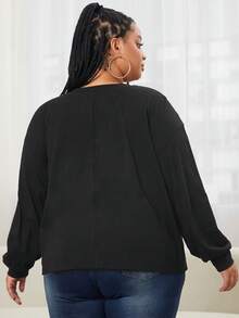 SHEIN CURVE+ Hơn Đồ họa đại bàng & khẩu hiệu Chi tiết chuỗi Áo thun Thả vai - màu đen - Xem 2