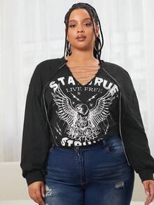 SHEIN CURVE+ Hơn Đồ họa đại bàng & khẩu hiệu Chi tiết chuỗi Áo thun Thả vai - màu đen - Xem 3