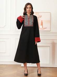 花卉刺繡露襠領連衣裙 - 黑色 - 查看 1