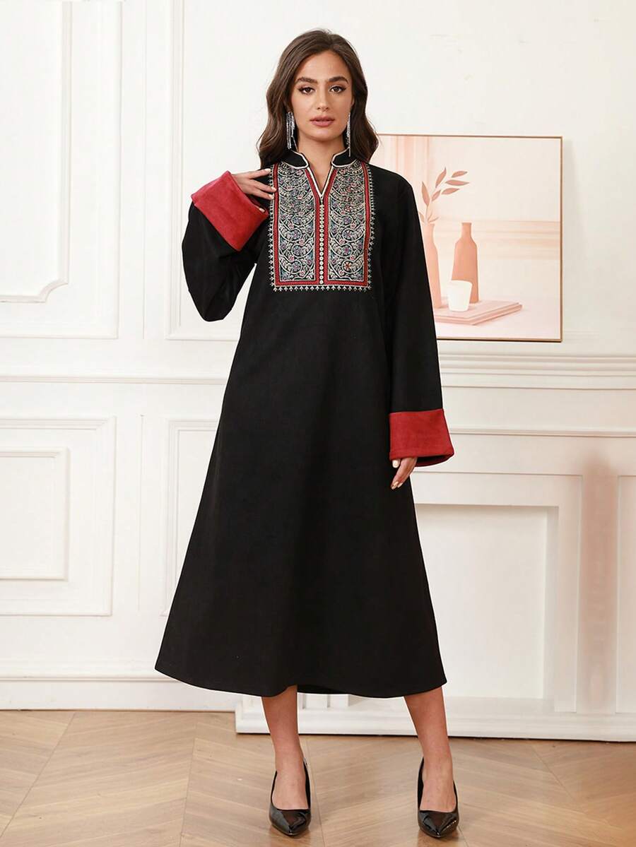 花卉刺繡露襠領連衣裙 - 黑色 - 查看 1