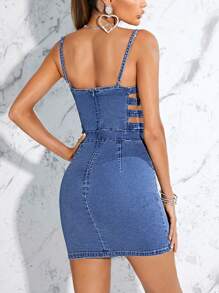 SHEIN BAE 側邊鏤空緊身上衣牛仔吊帶洋裝 - 中等水洗藍 - 查看 2