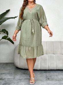 SHEIN Frenchy 大碼鋸齒形印花蝙蝠袖荷葉邊繫腰帶洋裝 - 綠色 - 查看 5