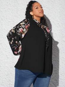 SHEIN CURVE+ 大碼印花繫帶領襯衫 - 黑色 - 查看 4
