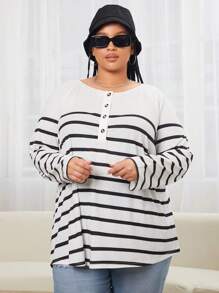 SHEIN CURVE+ 大碼條紋印花半排扣插肩袖T恤 - 黑與白 - 查看 1