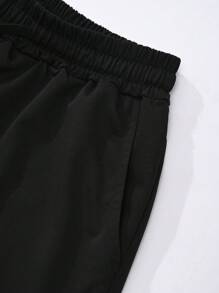 Manfinity Homme 男士字母圖案T恤&腰部抽繩短褲 - 黑與白 - 查看 8