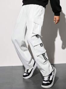 SHEIN Chico preadolescente Pantalones cargo con estampado de letra con bolsillo lateral con solapa