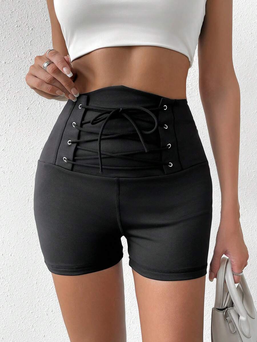 SHEIN Essnce 扣眼前繫帶短褲 - 黑色 - 查看 1