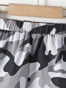 SHEIN 男嬰字母圖案T恤&迷彩印花短褲 - 彩色 - 查看 5