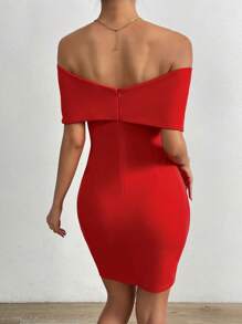 SHEIN Privé Abito aderente con spalle scoperte torsione frontale