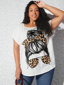 SHEIN CURVE+ 大碼豹紋&人像圖案蝙蝠袖弧形下擺T恤 - 白色 - 查看 5