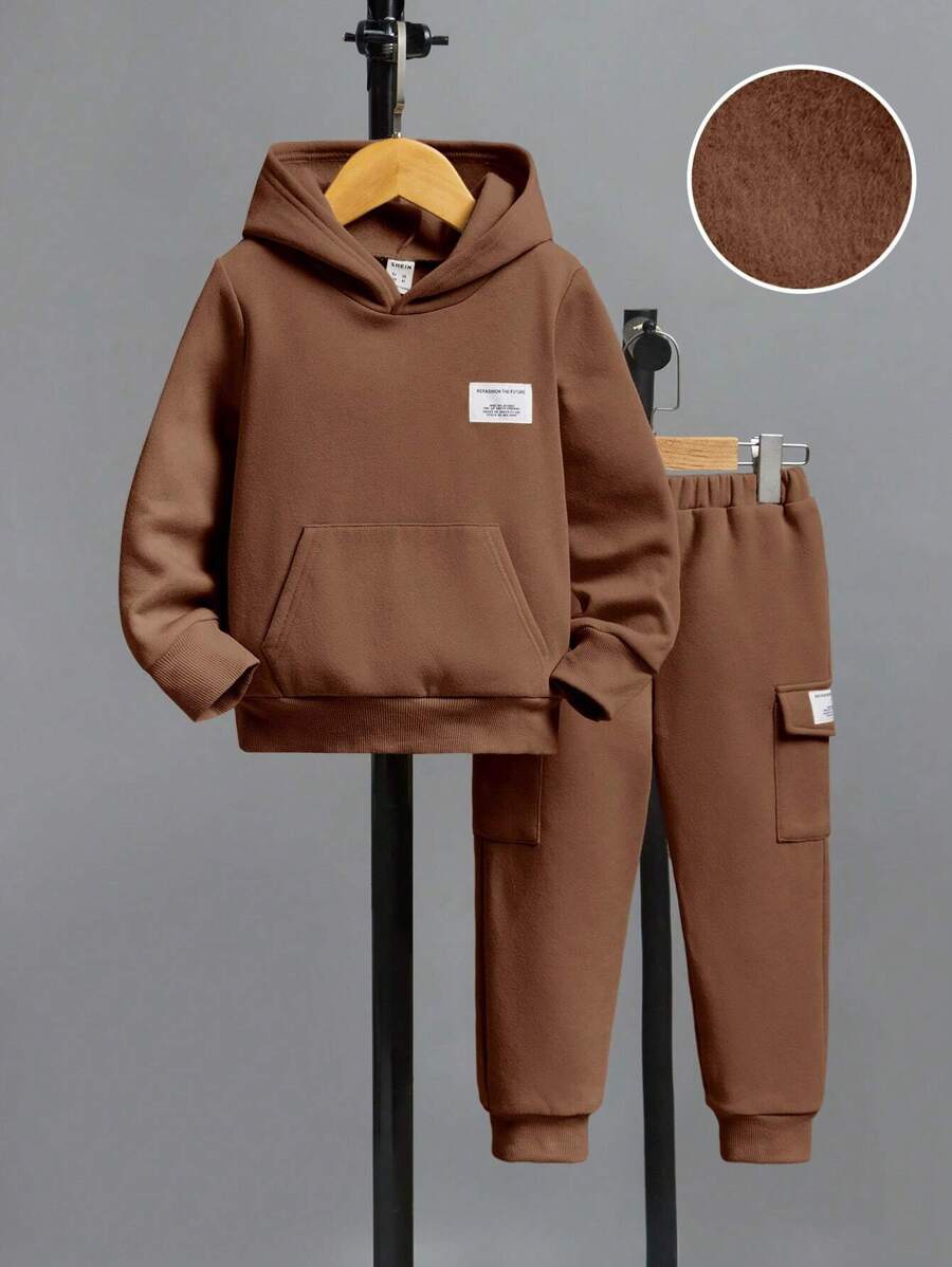 SHEIN 男小童字母貼布袋鼠口袋保暖連帽衫和運動褲 - 咖啡棕 - 查看 1
