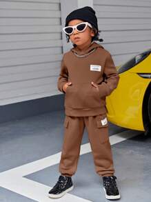 SHEIN 男小童字母貼布袋鼠口袋保暖連帽衫和運動褲 - 咖啡棕 - 查看 3
