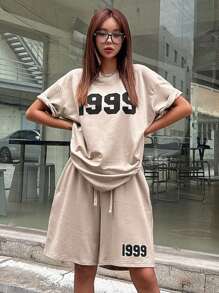 DAZY con estampado de letra Camiseta de hombros caídos & de cintura con cordón Shorts - Beis - Ver 1