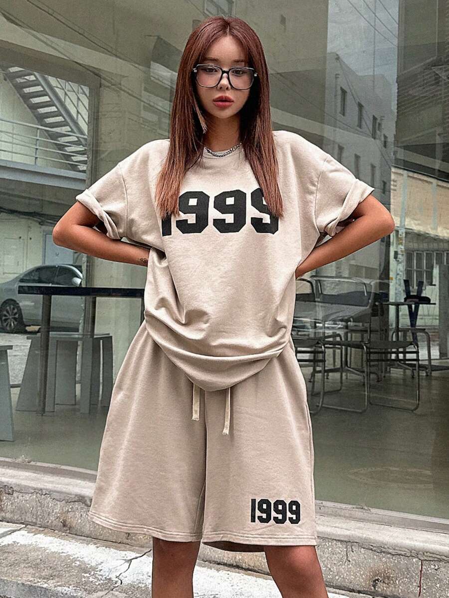 DAZY con estampado de letra Camiseta de hombros caídos & de cintura con cordón Shorts - Beis - Ver 1