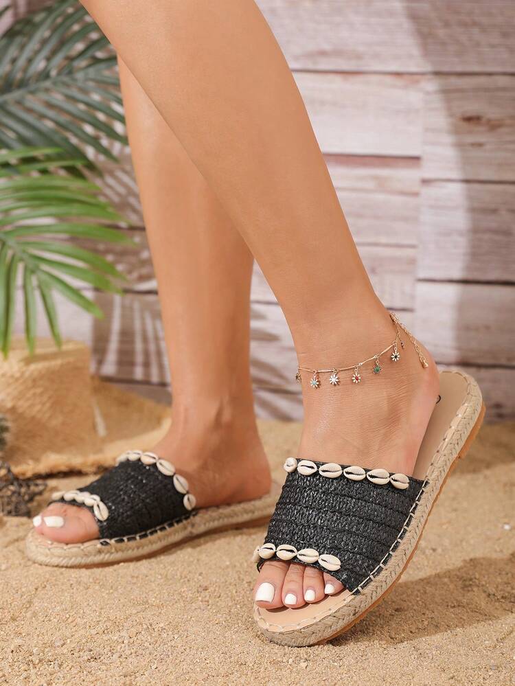 Flat Beach Sandals With Woven Grass Soles And Shell Decoration