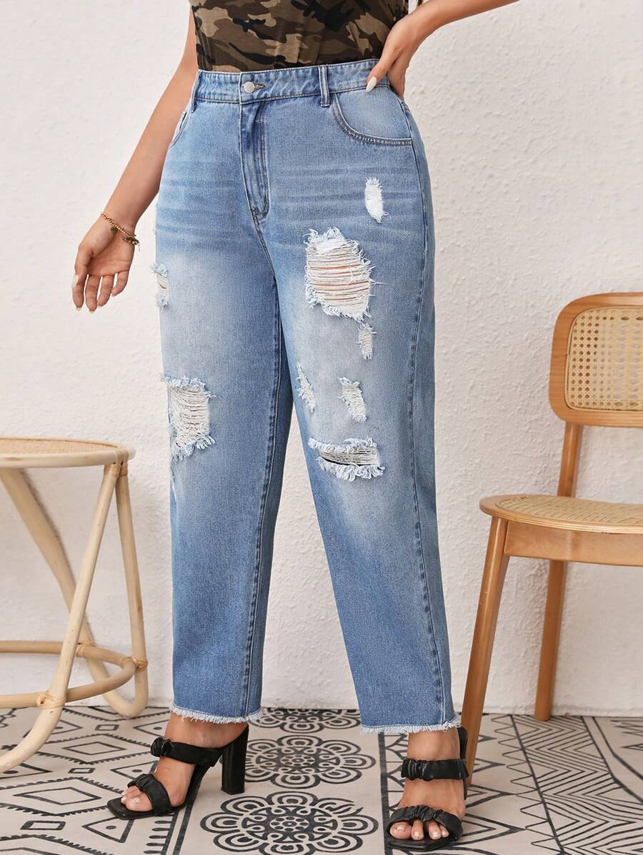 SHEIN LUNE 大碼破洞毛邊媽媽牛仔褲 - 淺色水洗藍 - 查看 1