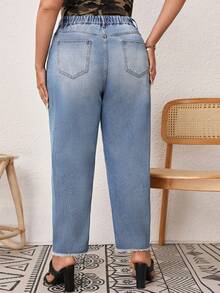 SHEIN LUNE 大碼破洞毛邊媽媽牛仔褲 - 淺色水洗藍 - 查看 2