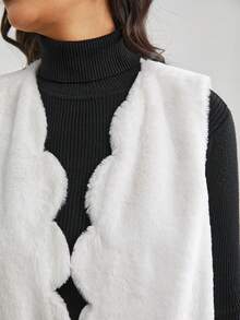 SHEIN Frenchy 1入組貝殼邊開門襟馬甲毛絨大衣 - 白色 - 查看 2