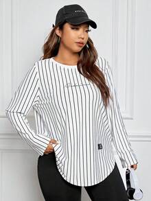 SHEIN EZwear Hơn Đồ họa sọc & chữ Chi tiết được vá Curved Hem Áo thun - Đen và trắng - Xem 6