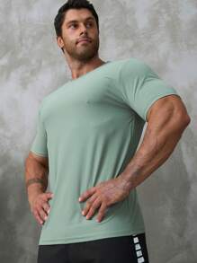 Manfinity Sport Corelite 男士反光字母圖形運動T恤運動上衣