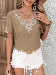 SHEIN VCAY 蕾絲拼接V領襯衫 - 卡其色 - 查看 1