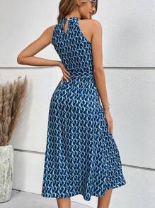 SHEIN Frenchy 滿版印花腰帶掛脖連衣裙 - 藍色 - 查看 2