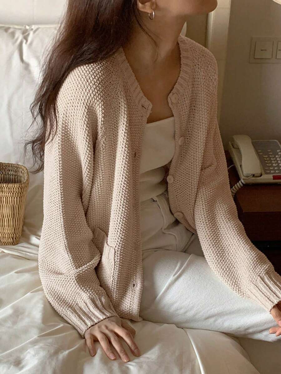 DAZY Chất rắn Nút phía trước Tay Raglan Áo len Mở - Màu be - Xem 1