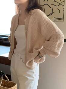 DAZY Chất rắn Nút phía trước Tay Raglan Áo len Mở - Màu be - Xem 3