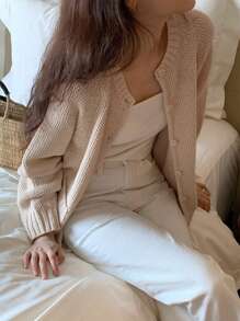 DAZY Chất rắn Nút phía trước Tay Raglan Áo len Mở - Màu be - Xem 4