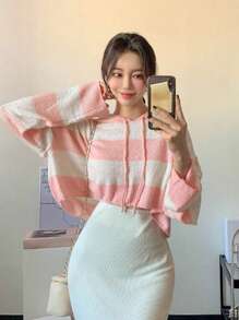 DAZY 塊狀條紋落肩袖抽繩連帽套頭毛衣 - 粉色 - 查看 1