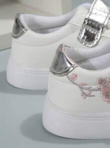 Fashionable Kids' Casual Sports White Sneakers - White - View 4