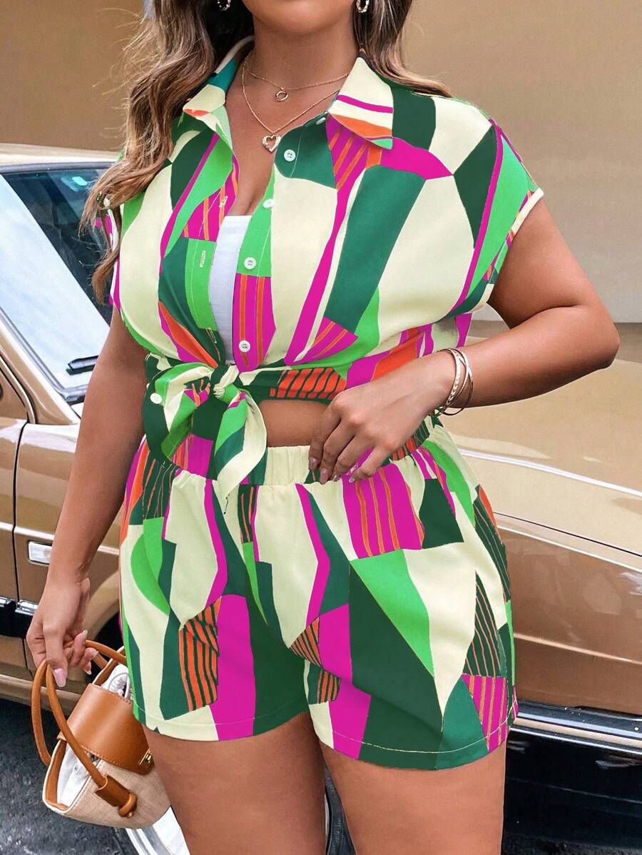 Calvaya Plus Geo Print Batwing Sleeve Blouse & Shorts - Multicolor - View 1