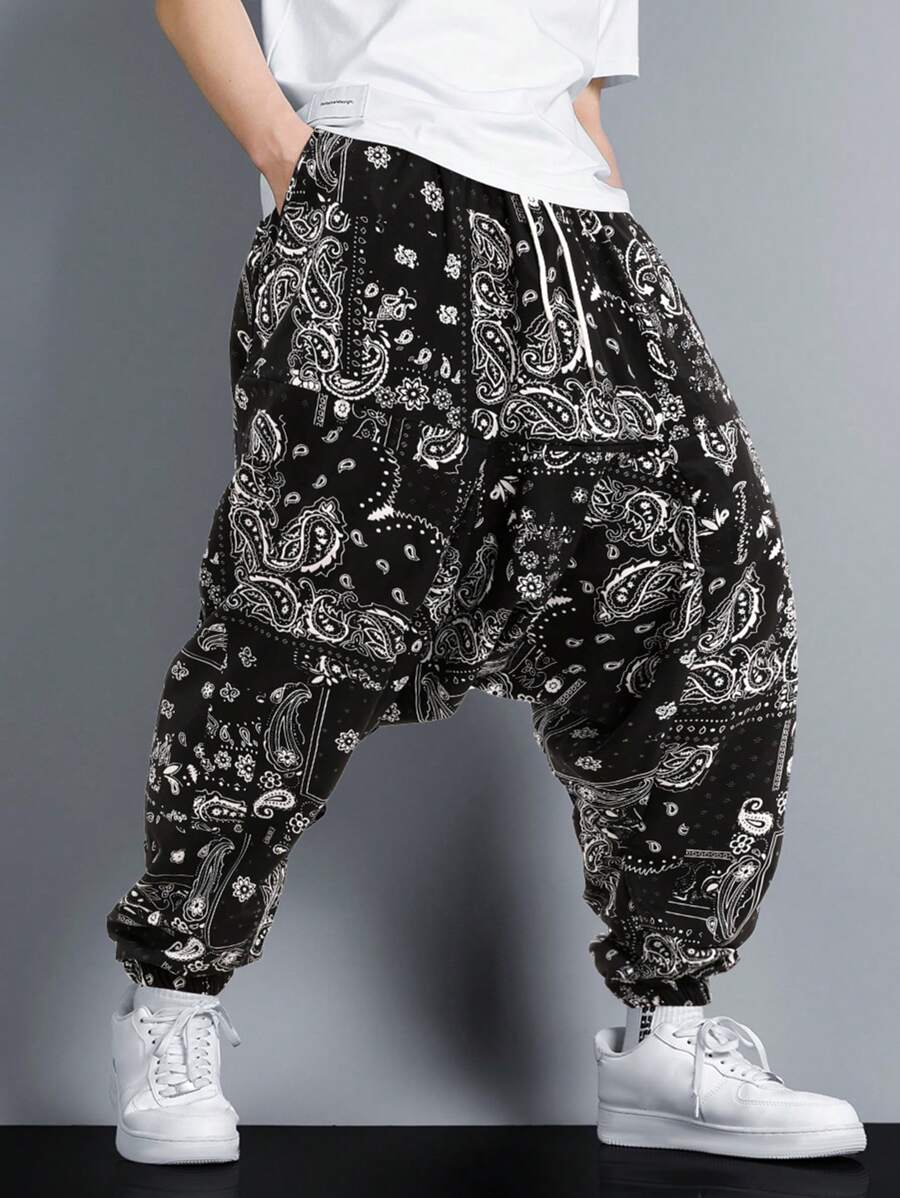 Manfinity RSRT 男士大码佩斯利印花吊襠褲 - 黑色 - 查看 1