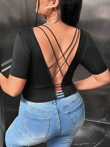 SHEIN SXY 大碼露背交叉短款T恤 - 黑色 - 查看 1