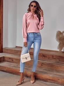 SHEIN Clasi 前扭結鎖眼領緞面襯衫 - 粉色 - 查看 6