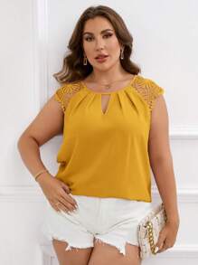 SHEIN Clasi Plus Keyhole Neckline Contrast Guipure Lace Raglan Sleeve Blouse - Yellow - View 4
