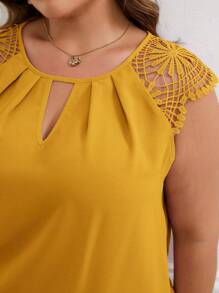 SHEIN Clasi Plus Keyhole Neckline Contrast Guipure Lace Raglan Sleeve Blouse - Yellow - View 6