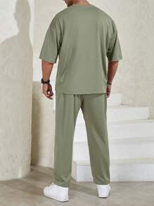 Manfinity Homme Men's Plus Size Loose Fit Solid Color Drop Shoulder T-Shirt & Pants Set - Army Green - View 2