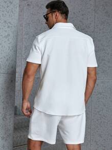 Manfinity Homme Hombres talla grande unicolor con botón Camisa & Shorts - Blanco - Ver 2