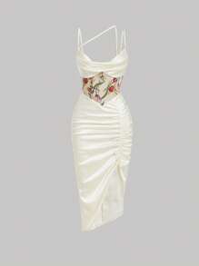 SHEIN MOD 印花褶邊高衩緞面吊帶連衣裙 - 米色 - 查看 1