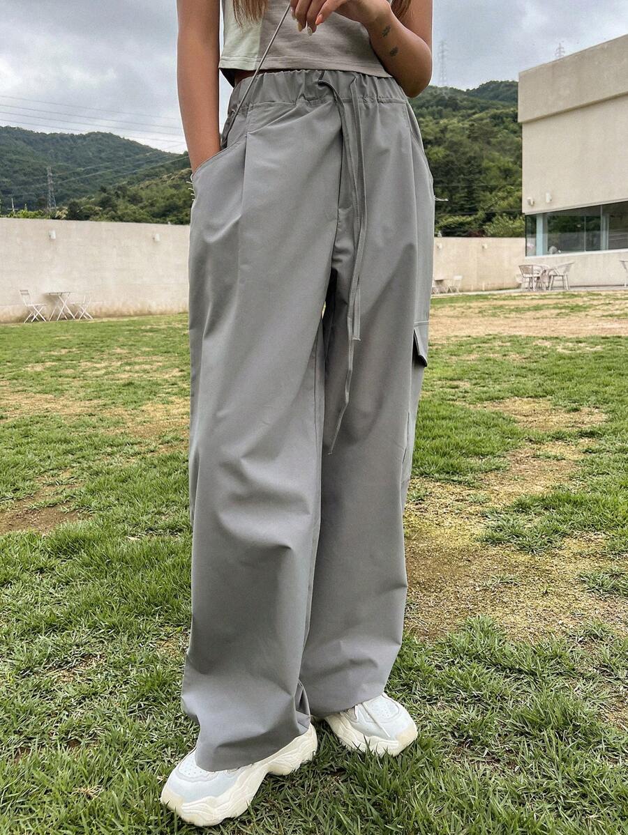 DAZY 素色腰部抽繩側翻蓋口袋工裝褲 - 灰色 - 查看 1