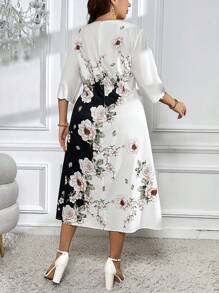 SHEIN Clasi Váy cổ khoét họa tiết hoa Colorblock cỡ lớn - Đen và trắng - Xem 2