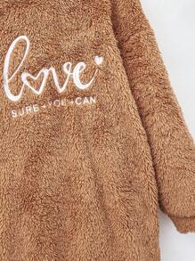 SHEIN 女小童字母刺繡落肩袖毛絨帽衫連衣裙 - 棕色 - 查看 4